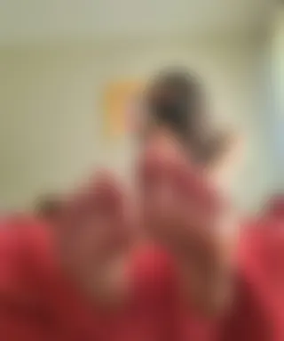 Déesse fétichiste de Charleroi cherche un toutou obéissant à ses pieds