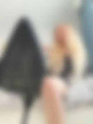 Maitresse maso piétine ton corps avec ses escarpins à Vitry